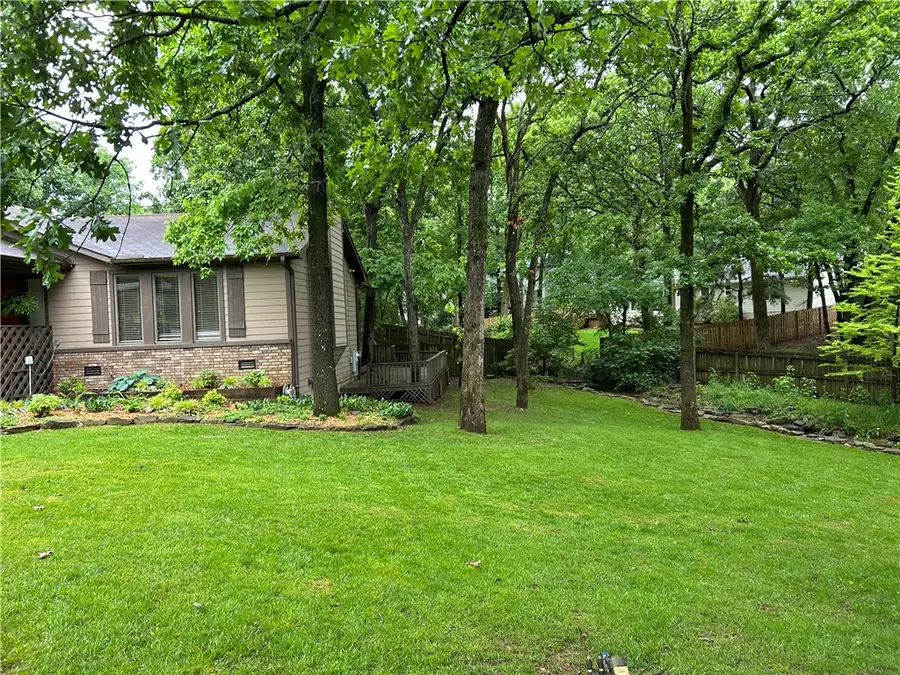 2413 E Twin Oaks Court, Fayetteville, AR 72703 - #2