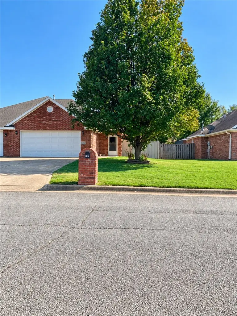 817-2 Hindman Drive, Prairie Grove, AR 72753 - #1