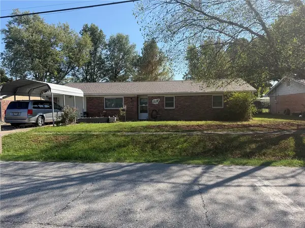 908 W Harvard Street, Siloam Springs, AR 72761