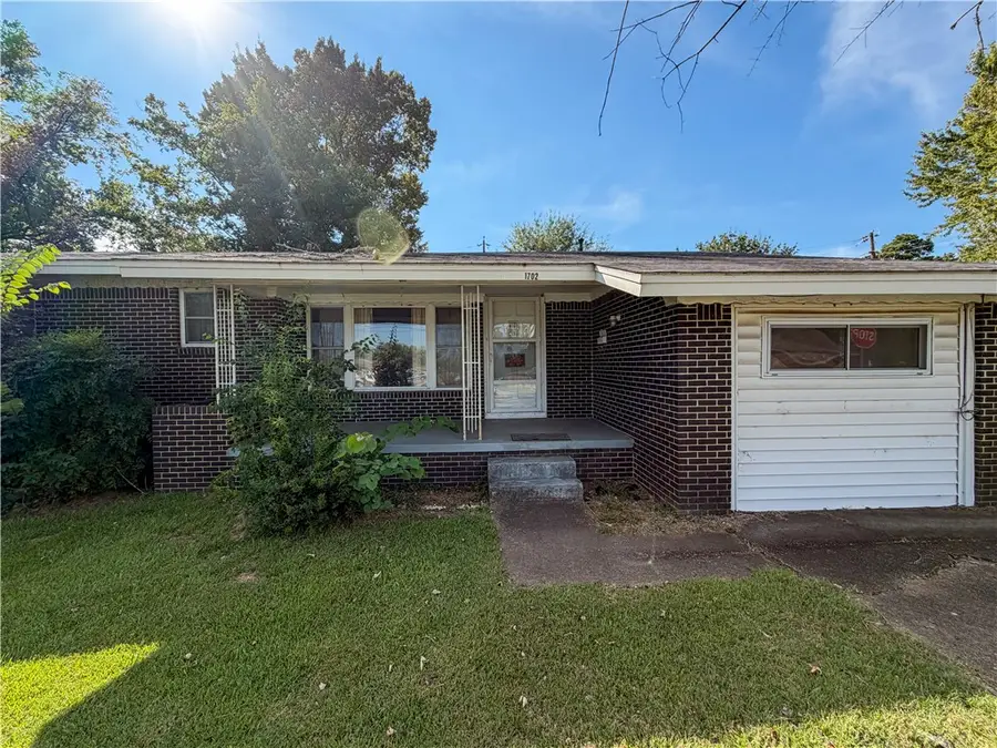 1702 S Detroit Avenue, Russellville, AR 72801 - #2