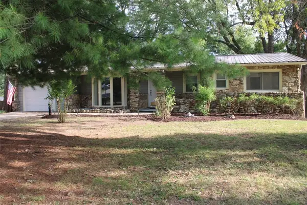 1406 W Court Street, Harrison, AR 72601