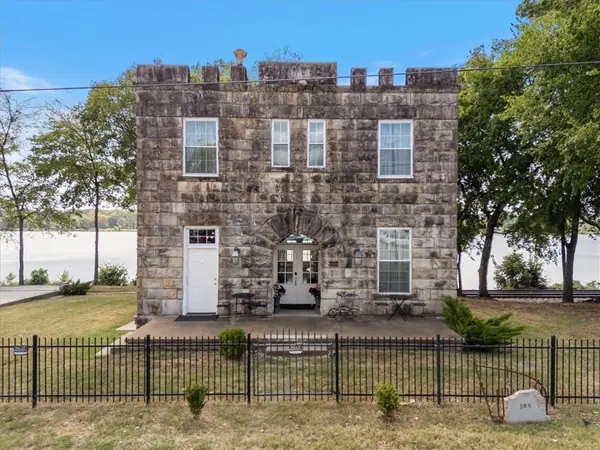 209 River Street, Ozark, AR 72949