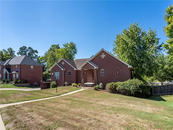 107 Olinka Pass Street, Bentonville, AR 72712
