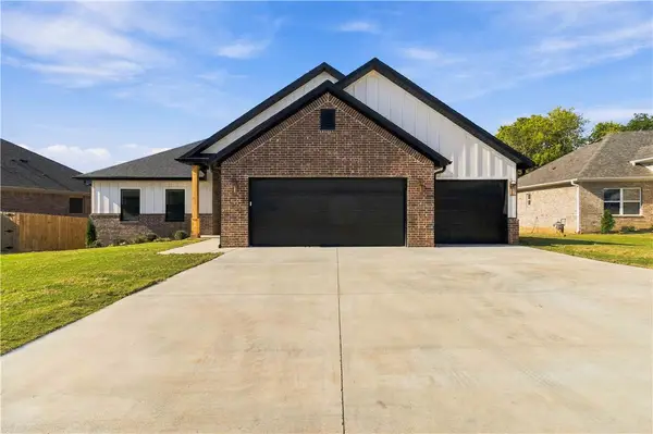 91 W Watson Lane, Farmington, AR 72730