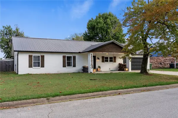 1113 W Callahan Drive, Rogers, AR 72758