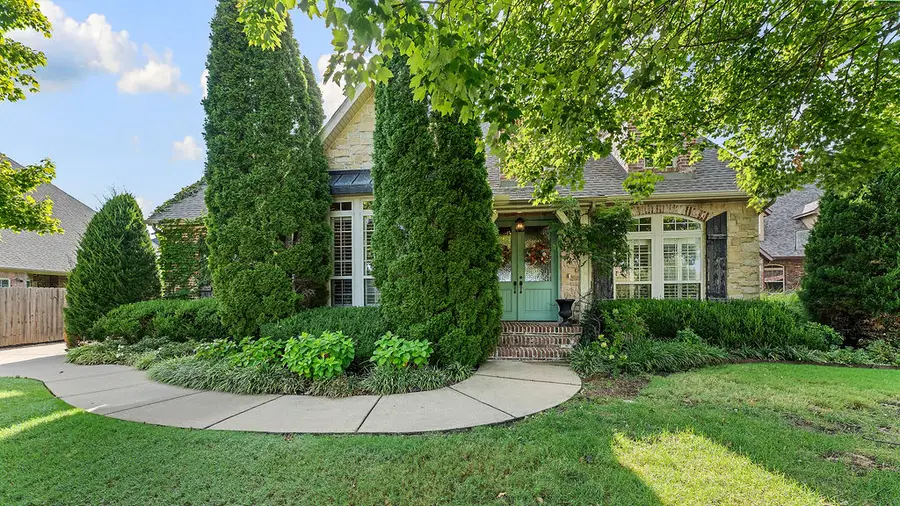 4302 W Willowbend Drive, Rogers, AR 72758 - #2