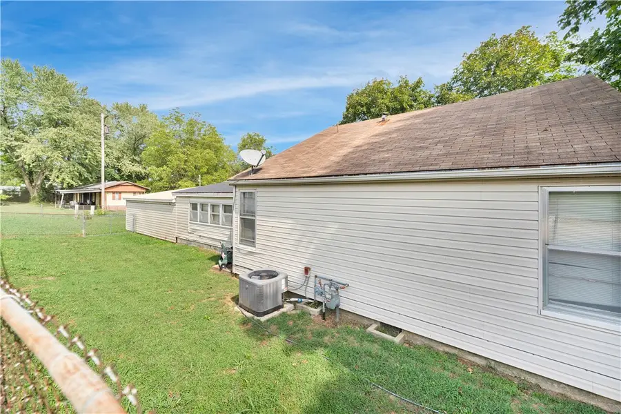 501 Polk Street, Huntsville, AR 72740 - #3