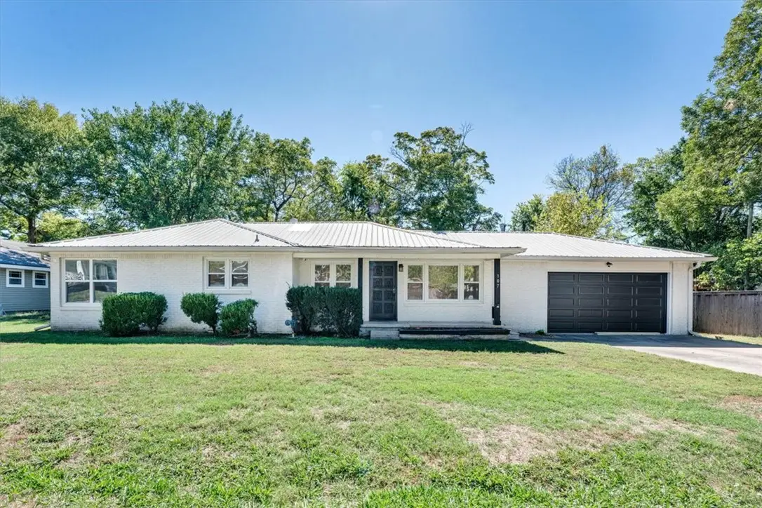 107 E Parks Street, Prairie Grove, AR 72753 - #1