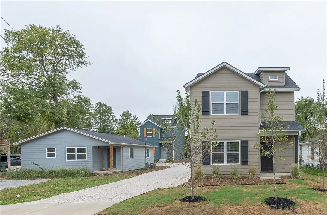 1653, 1659 A, 1659 B Brooks, Fayetteville, AR 72701 - #1