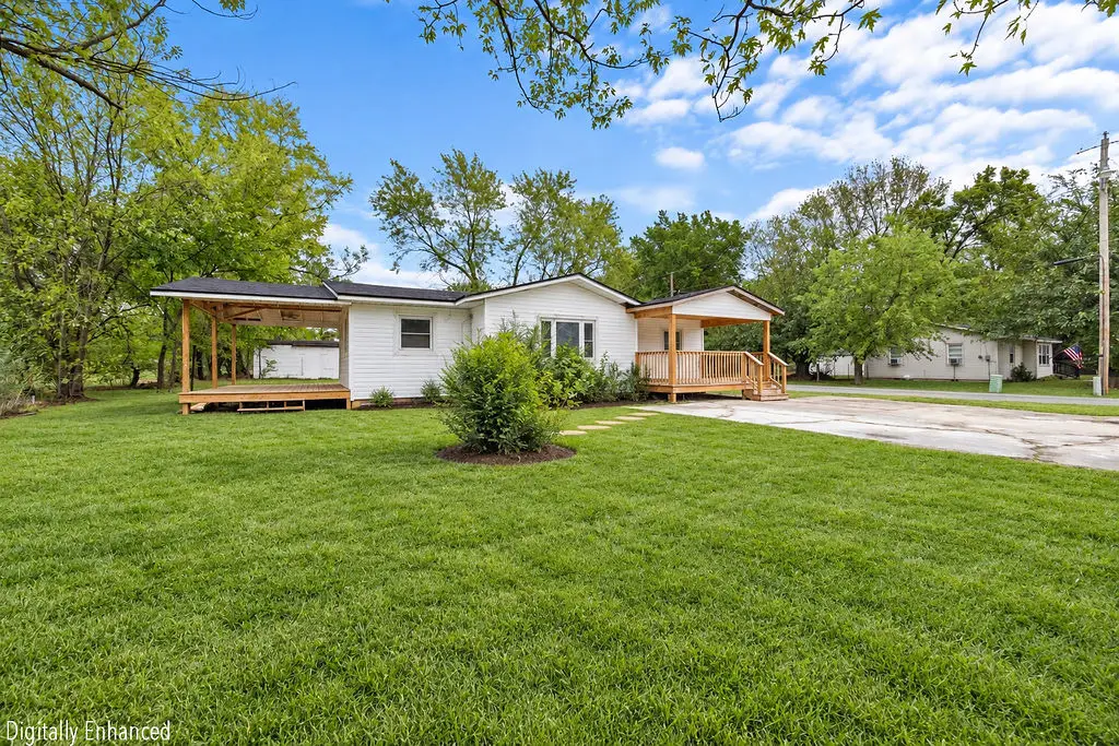 702 W Main Street, Gentry, AR 72734 - #1