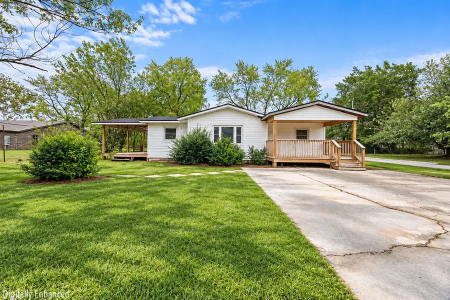 702 W Main Street, Gentry, AR 72734 - #2