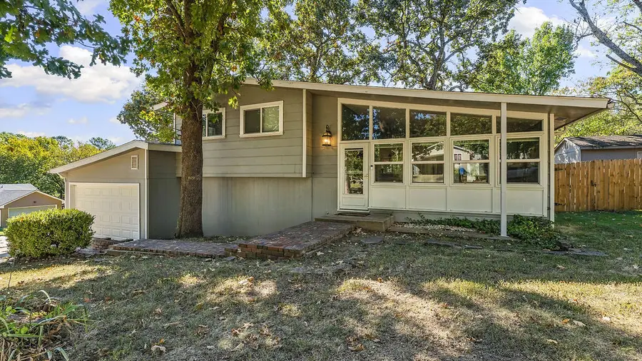 901 E Overcrest Street, Fayetteville, AR 72703 - #2