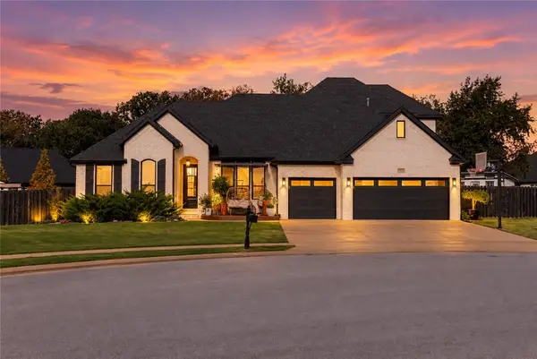 819 Malbec Road, Tontitown, AR 72762