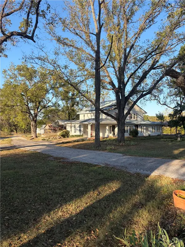 696 N Highway 21 Highway, Berryville, AR 72616