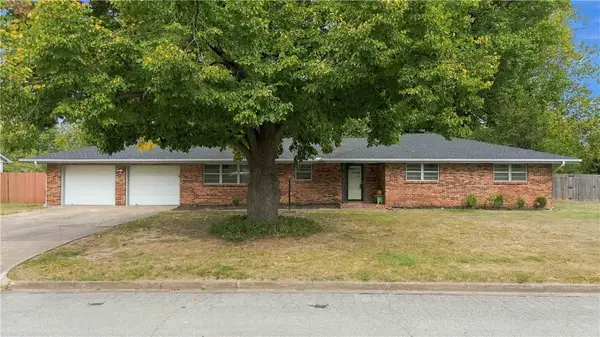 124 Rogers Circle Drive, Springdale, AR 72764