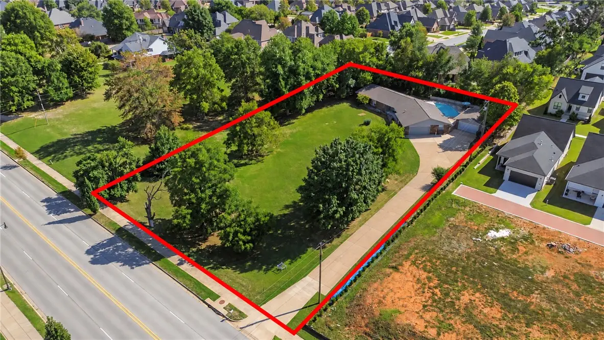 3024 W Perry Road, Rogers, AR 72758 - #1