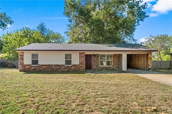 2202 9th Street, Bentonville, AR 72712