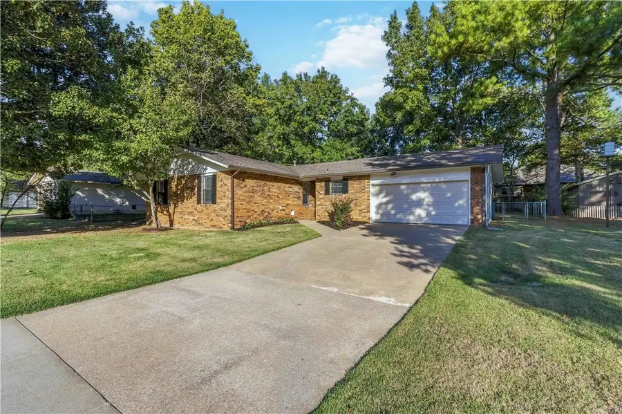 2440 E Magnolia Drive, Fayetteville, AR 72703 - #2