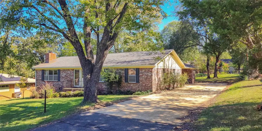 2804 N Erie Avenue, Russellville, AR 72802 - #2