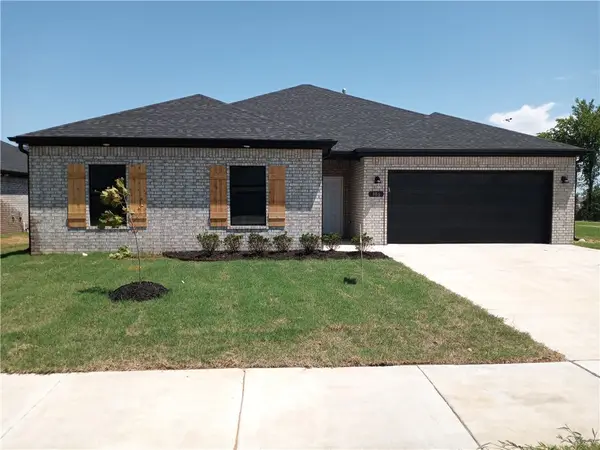 306 Tricha Circle, Gravette, AR 72736