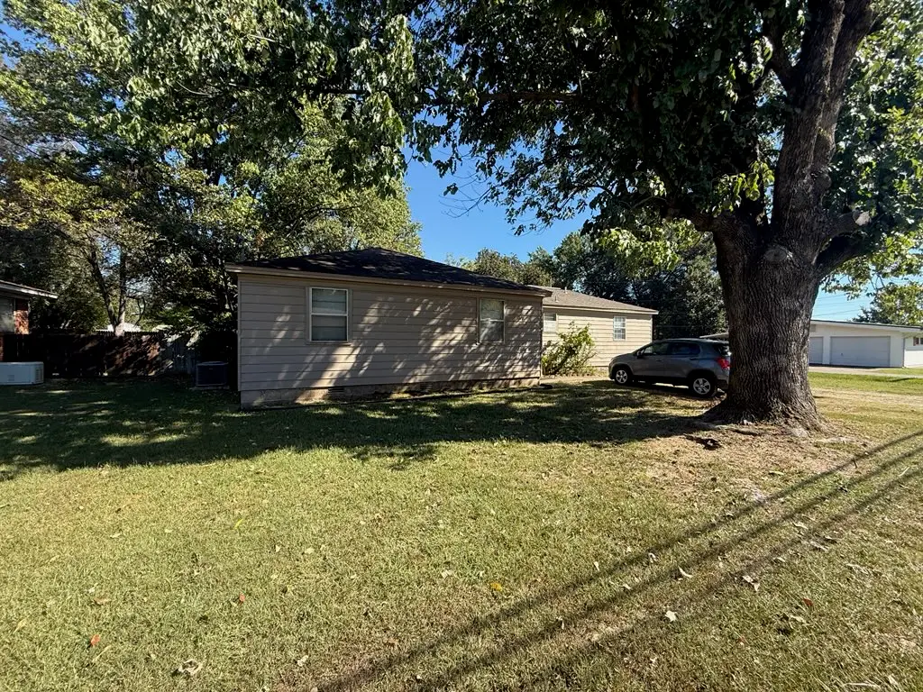 1205 S Erie Avenue, Russellville, AR 72801 - #1