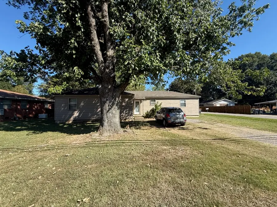 1205 S Erie Avenue, Russellville, AR 72801 - #2