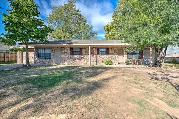 1500 A&B N Pleasant Street, Springdale, AR 72764