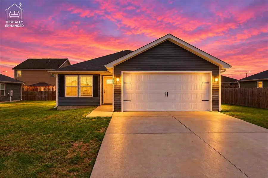 805 Parrot Lane, Siloam Springs, AR 72761 - #2