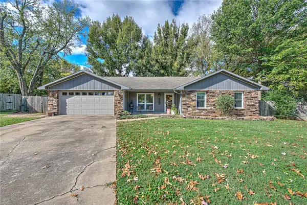 3108 E Pawnee Court, Fayetteville, AR 72701