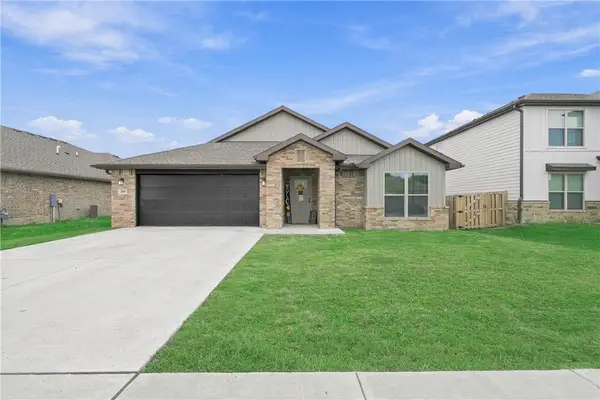 2041 Bluestem Drive, Centerton, AR 72719