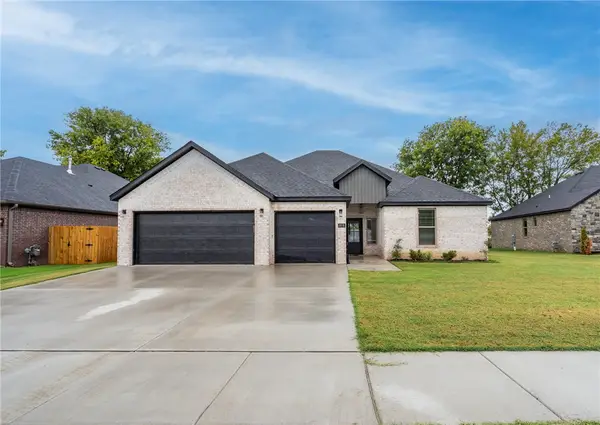 808 W Kelley Ann Street, Siloam Springs, AR 72761