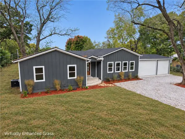 1523 S Roberts Road, Fayetteville, AR 72701