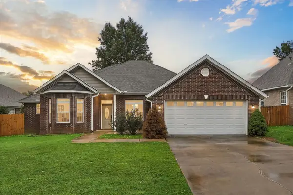 5704 W Stoney Creek Drive, Rogers, AR 72758