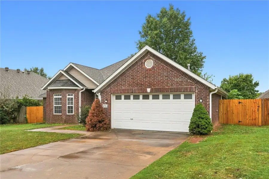 5704 W Stoney Creek Drive, Rogers, AR 72758 - #3