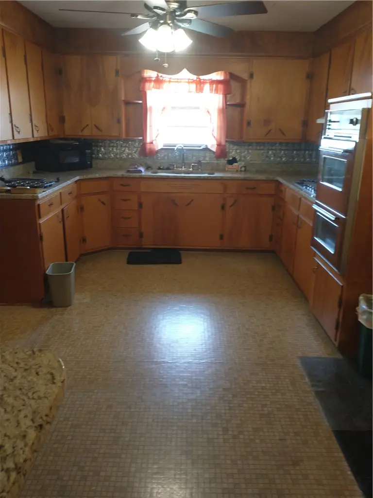 203 E 10th Street, Green Forest, AR 72638 - #3
