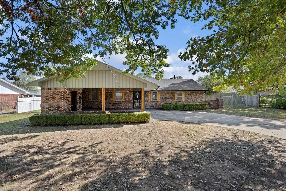 122 W Circle Drive, Clarksville, AR 72830 - #1
