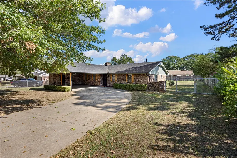 122 W Circle Drive, Clarksville, AR 72830 - #2