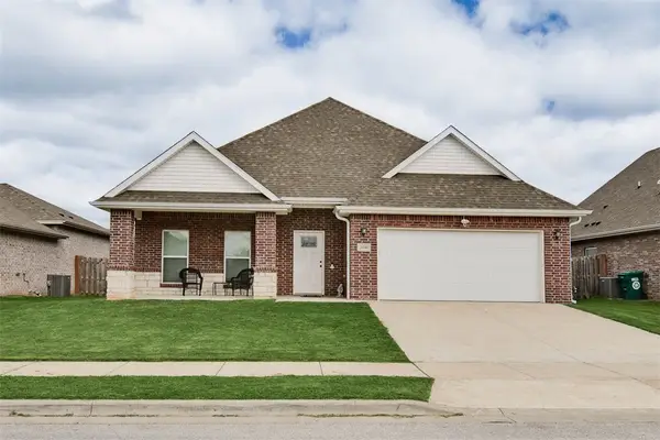 2140 Periwinkle Place, Centerton, AR 72719