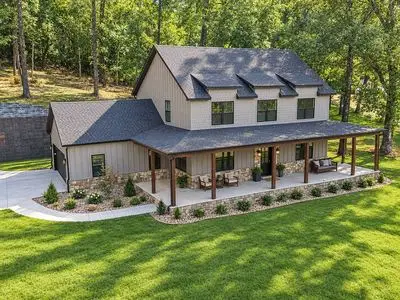 1902 N Double Springs Road, Fayetteville, AR 72704