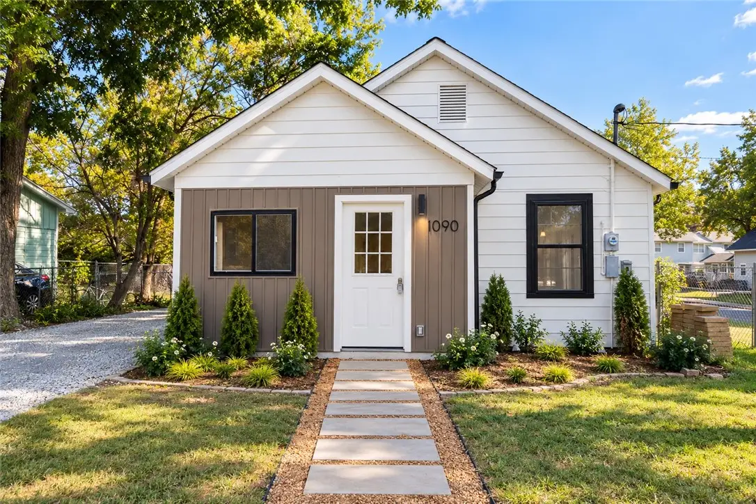 1090 S Washington Avenue, Fayetteville, AR 72701 - #1
