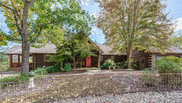 23 White Oak Drive, Holiday Island, AR 72631