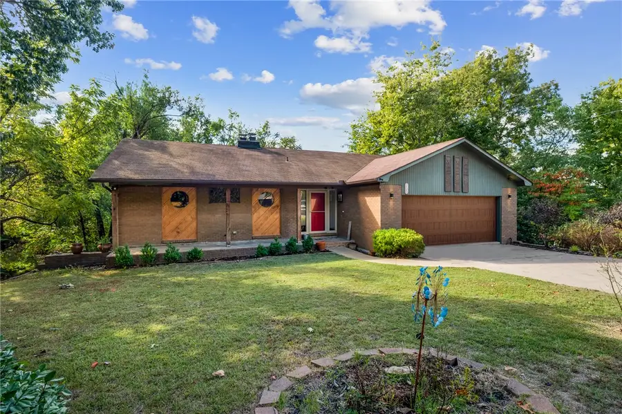 205 W Lakeview Drive, Springdale, AR 72764 - #2