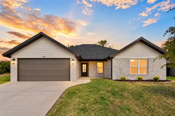 702 Dallas Street, Gravette, AR 72736