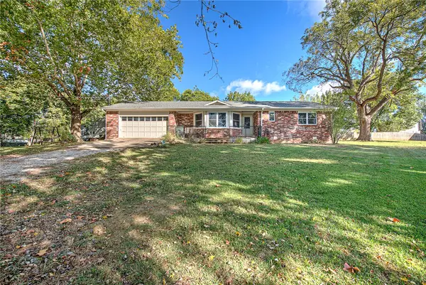 5900 W Michael Cole Drive, Fayetteville, AR 72704