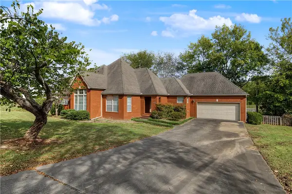 3138 Warwick Drive, Fayetteville, AR 72703