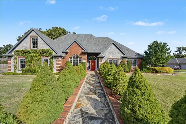 57 Stonehenge Drive, Bentonville, AR 72712