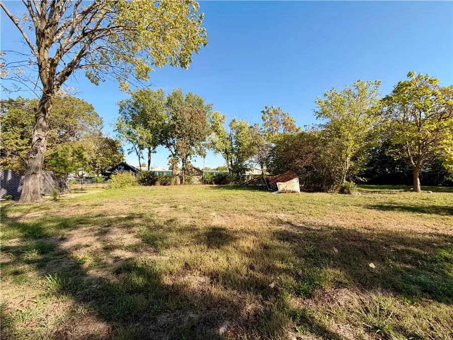 710 E Meadow Avenue, Springdale, AR 72764 - #2