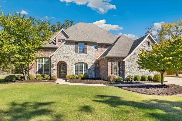 1484 Le Chesnay Drive, Centerton, AR 72719