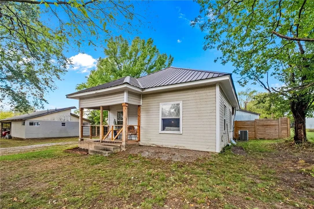 305 SW 4th Avenue, Gravette, AR 72736 - #1