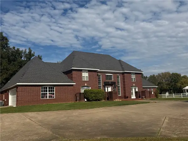 2240 W Main, Clarksville, AR 72830